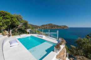 Seafront Villa with private pool Villasimius